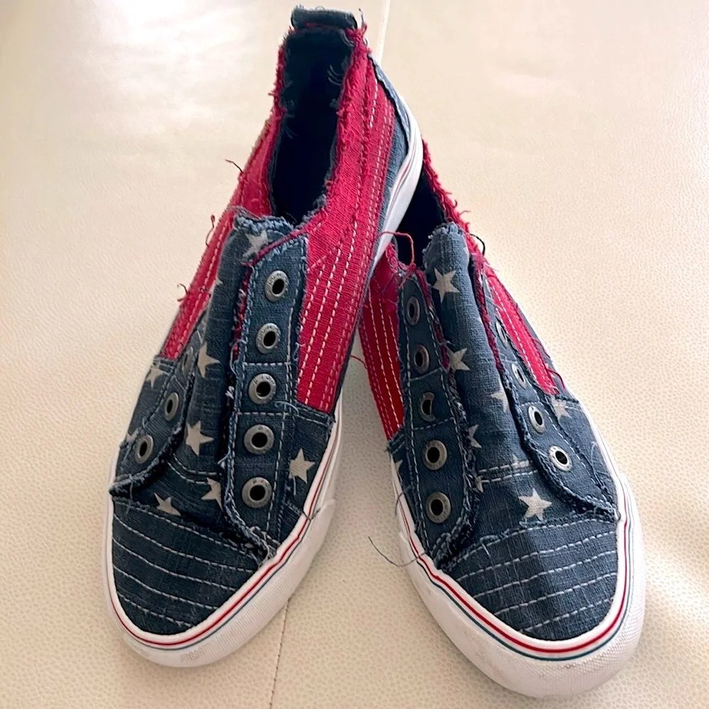 Blowfish Patriotic Navy Star Sneakers 7.5 Tennis Shoes Casual Playful Everyday